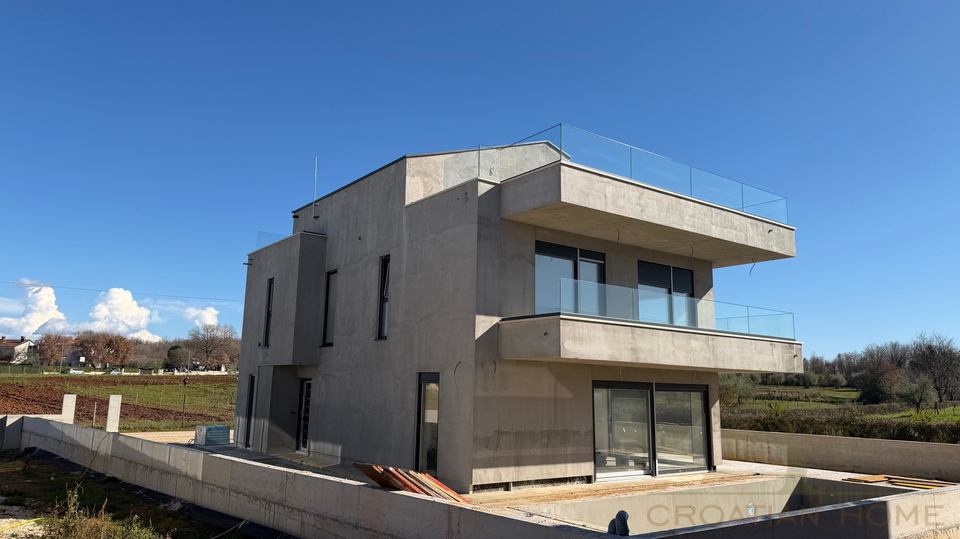 Villa mit beheiztem Pool in bester Lage nur 4000m zum Meer in ruhiger Siedlung bei Porec mit Meerblick