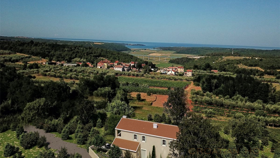 Mediterrane Luxusvilla mit Pool und atemberaubenden Blick in die Natur und ins Gr&uuml;ne