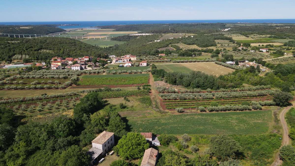 Mediterrane Luxusvilla mit Pool und atemberaubenden Blick in die Natur und ins Gr&uuml;ne