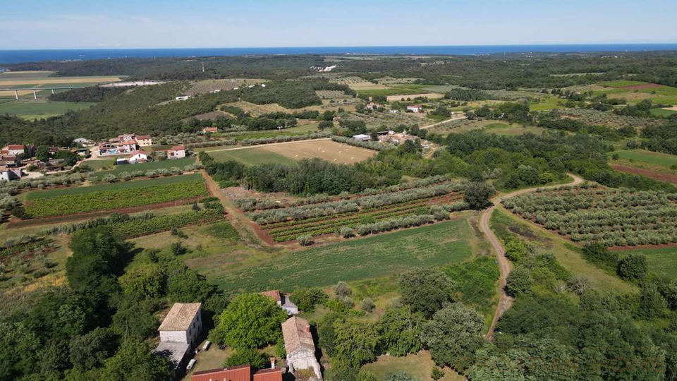 Mediterrane Luxusvilla mit Pool und atemberaubenden Blick in die Natur und ins Gr&uuml;ne