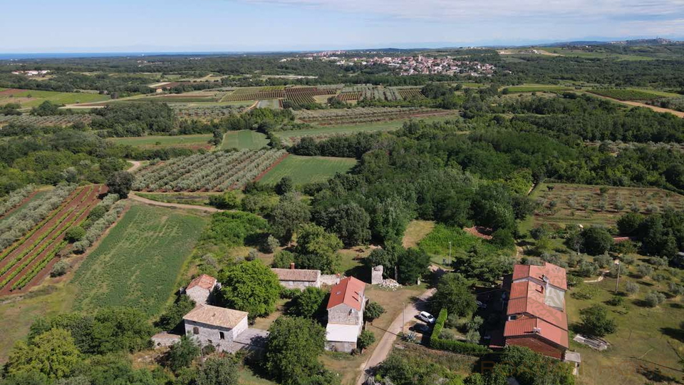 Mediterrane Luxusvilla mit Pool und atemberaubenden Blick in die Natur und ins Gr&uuml;ne
