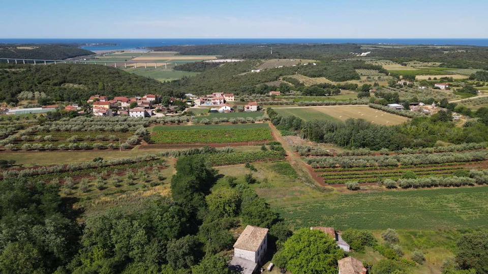 Mediterrane Luxusvilla mit Pool und atemberaubenden Blick in die Natur und ins Gr&uuml;ne
