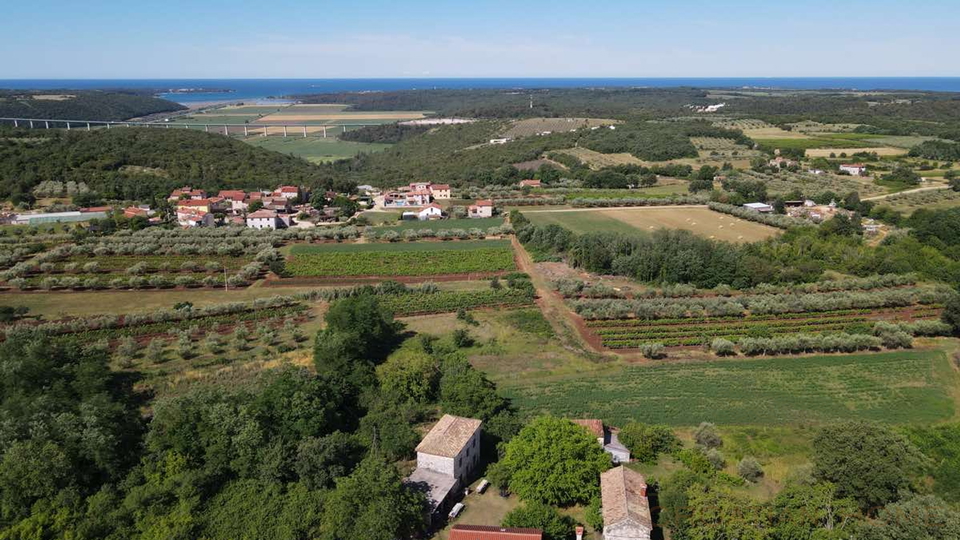 Mediterrane Luxusvilla mit Pool und atemberaubenden Blick in die Natur und ins Gr&uuml;ne