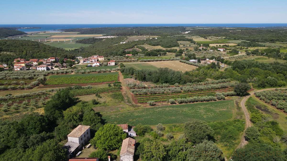Mediterrane Luxusvilla mit Pool und atemberaubenden Blick in die Natur und ins Gr&uuml;ne