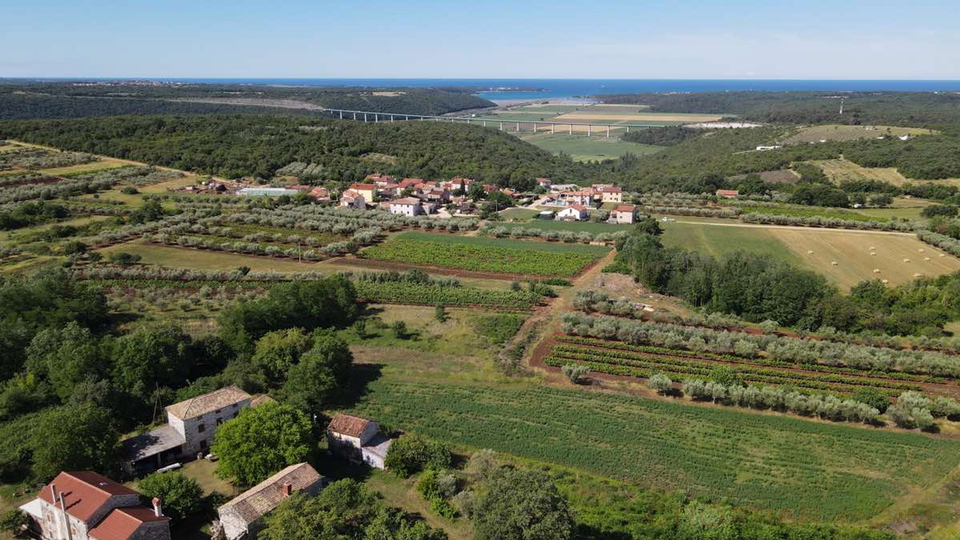 Mediterrane Luxusvilla mit Pool und atemberaubenden Blick in die Natur und ins Gr&uuml;ne