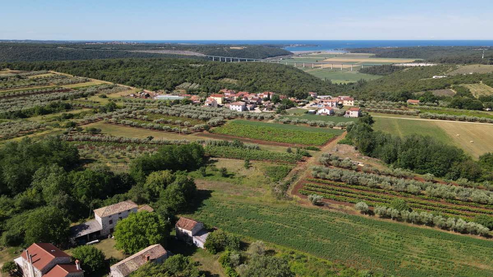 Mediterrane Luxusvilla mit Pool und atemberaubenden Blick in die Natur und ins Gr&uuml;ne