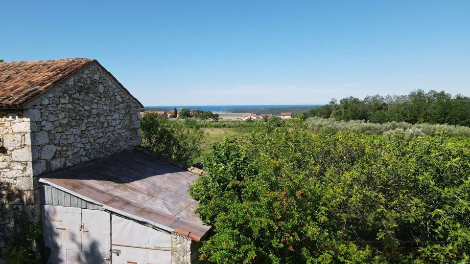 Mediterrane Luxusvilla mit Pool und atemberaubenden Blick in die Natur und ins Gr&uuml;ne