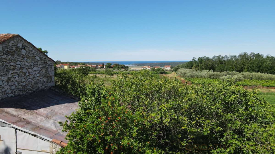 Mediterrane Luxusvilla mit Pool und atemberaubenden Blick in die Natur und ins Gr&uuml;ne
