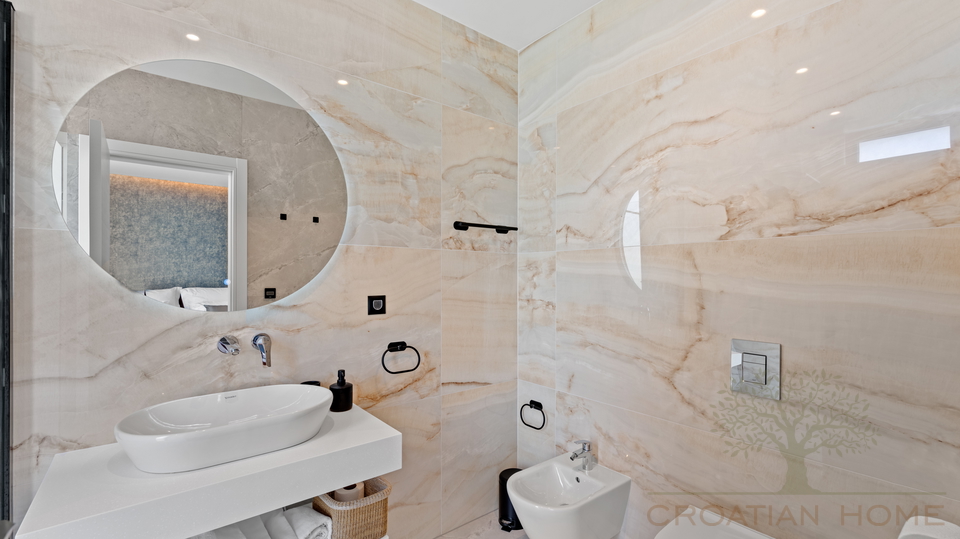 House&comma; 270 m2&comma; For Sale&comma; Pore&ccaron;