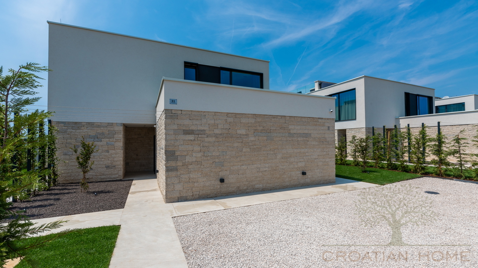 House&comma; 270 m2&comma; For Sale&comma; Pore&ccaron;