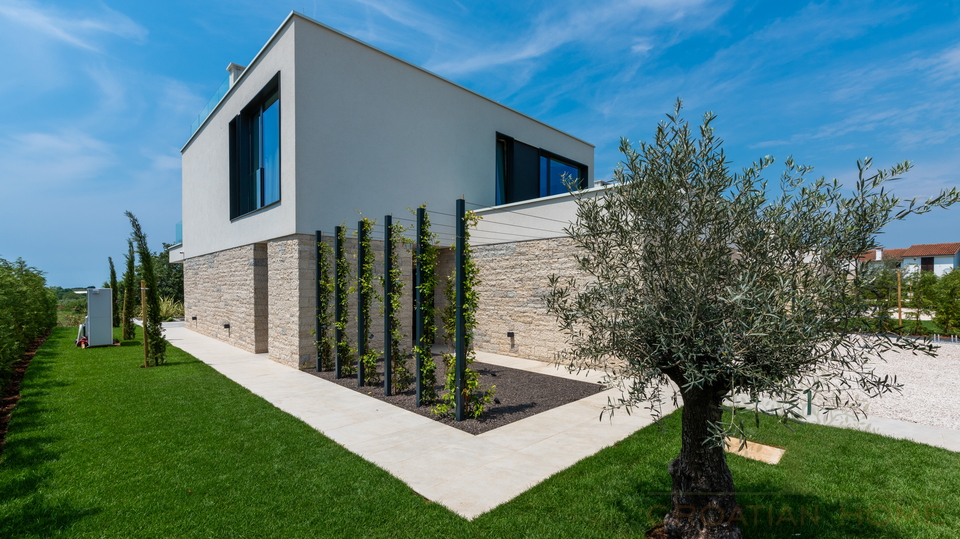 House&comma; 270 m2&comma; For Sale&comma; Pore&ccaron;