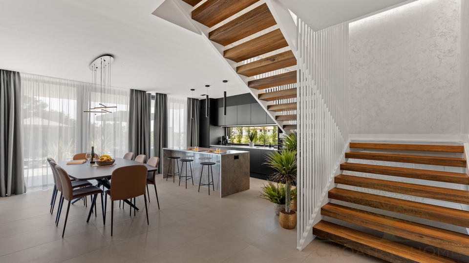 House&comma; 270 m2&comma; For Sale&comma; Pore&ccaron;
