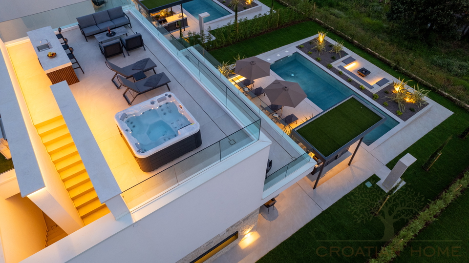 House&comma; 270 m2&comma; For Sale&comma; Pore&ccaron;
