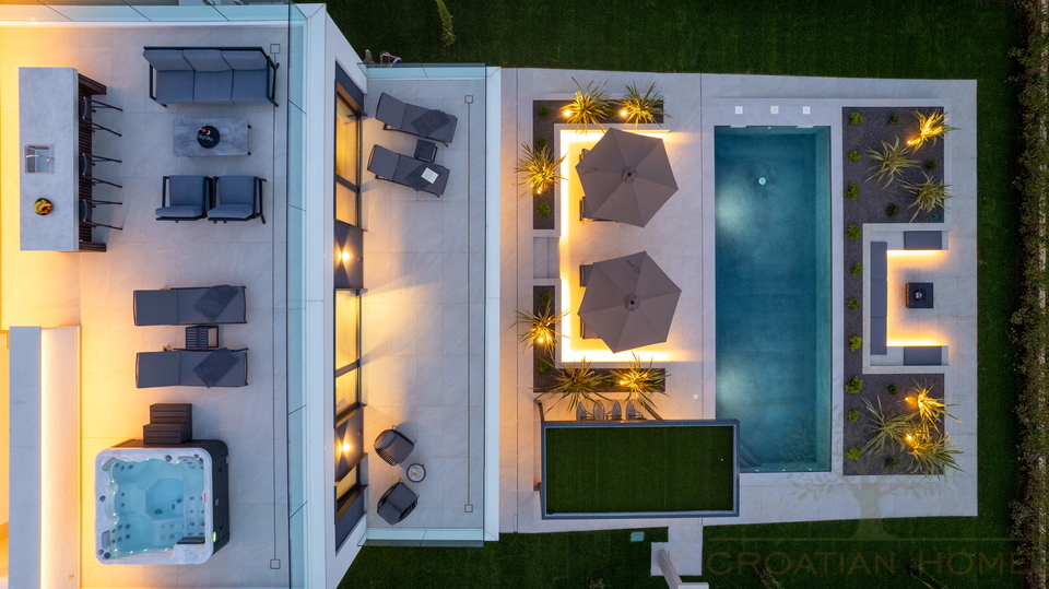 House&comma; 270 m2&comma; For Sale&comma; Pore&ccaron;
