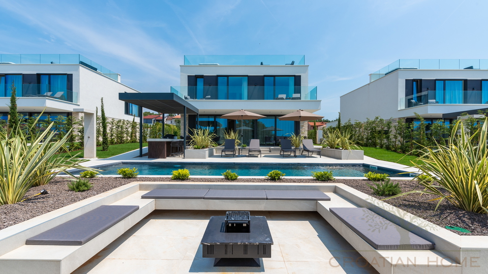 House&comma; 270 m2&comma; For Sale&comma; Pore&ccaron;