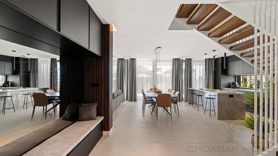 House&comma; 270 m2&comma; For Sale&comma; Pore&ccaron;