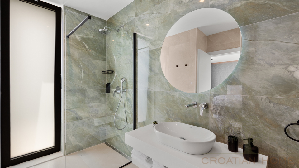 House&comma; 270 m2&comma; For Sale&comma; Pore&ccaron;