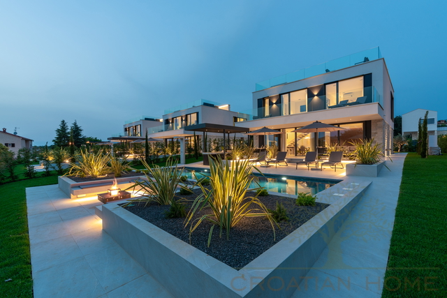 House, 270 m2, For Sale, Poreč