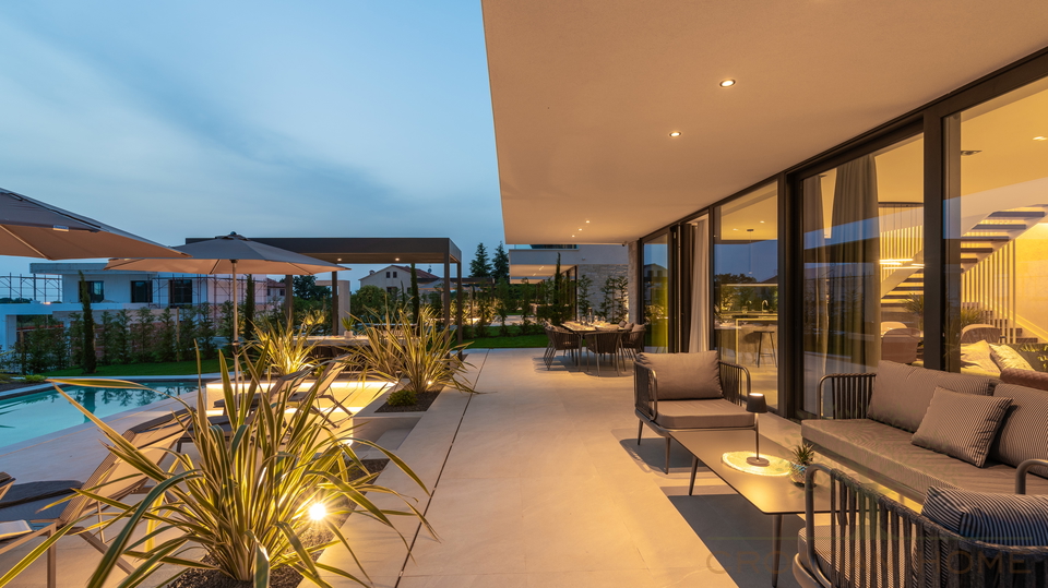 House&comma; 270 m2&comma; For Sale&comma; Pore&ccaron;