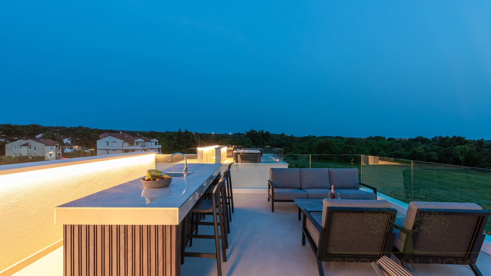 House&comma; 270 m2&comma; For Sale&comma; Pore&ccaron;