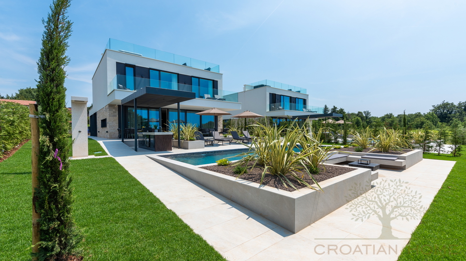 House&comma; 270 m2&comma; For Sale&comma; Pore&ccaron;