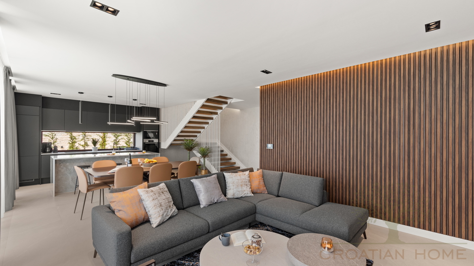 House&comma; 270 m2&comma; For Sale&comma; Pore&ccaron;