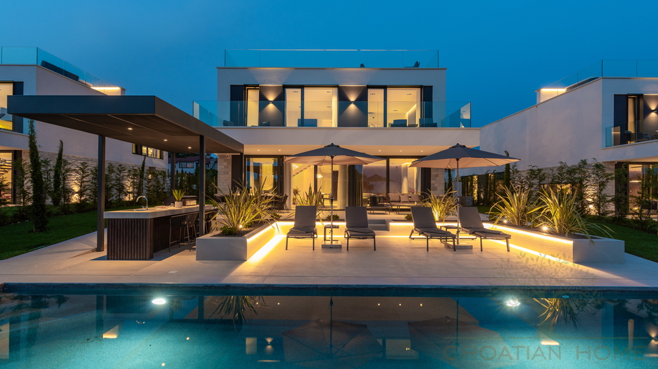 House&comma; 270 m2&comma; For Sale&comma; Pore&ccaron;