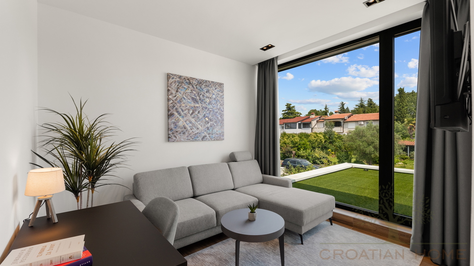 House&comma; 270 m2&comma; For Sale&comma; Pore&ccaron;