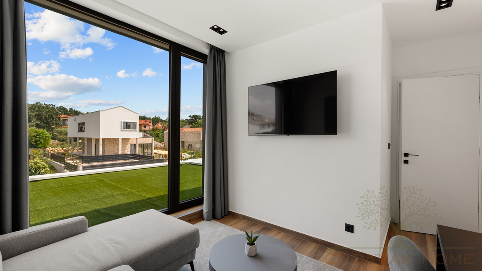 House&comma; 270 m2&comma; For Sale&comma; Pore&ccaron;