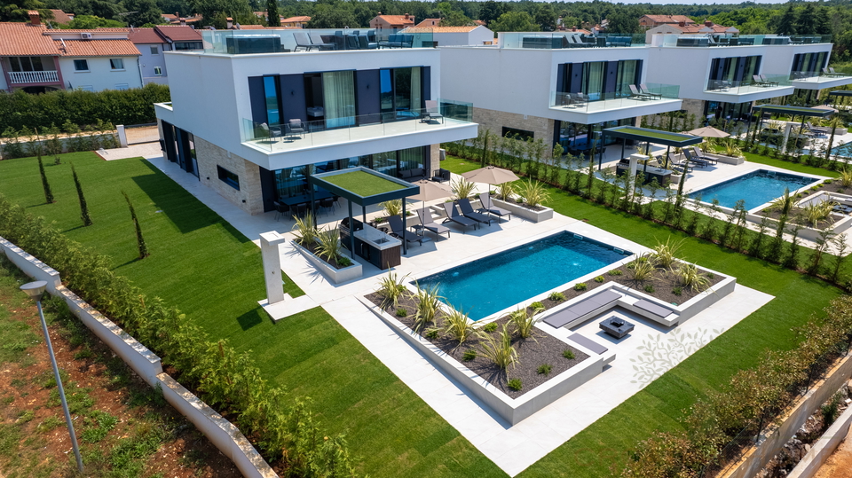 House&comma; 270 m2&comma; For Sale&comma; Pore&ccaron;