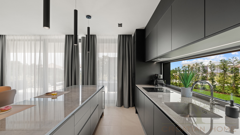 House&comma; 270 m2&comma; For Sale&comma; Pore&ccaron;
