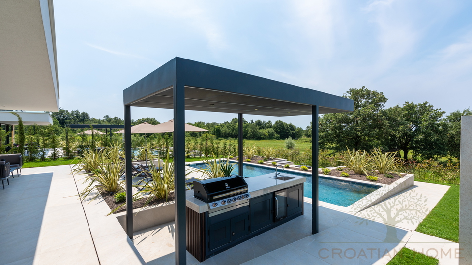 House&comma; 270 m2&comma; For Sale&comma; Pore&ccaron;