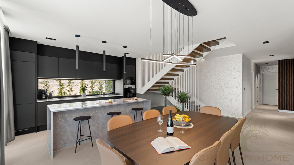 House&comma; 270 m2&comma; For Sale&comma; Pore&ccaron;