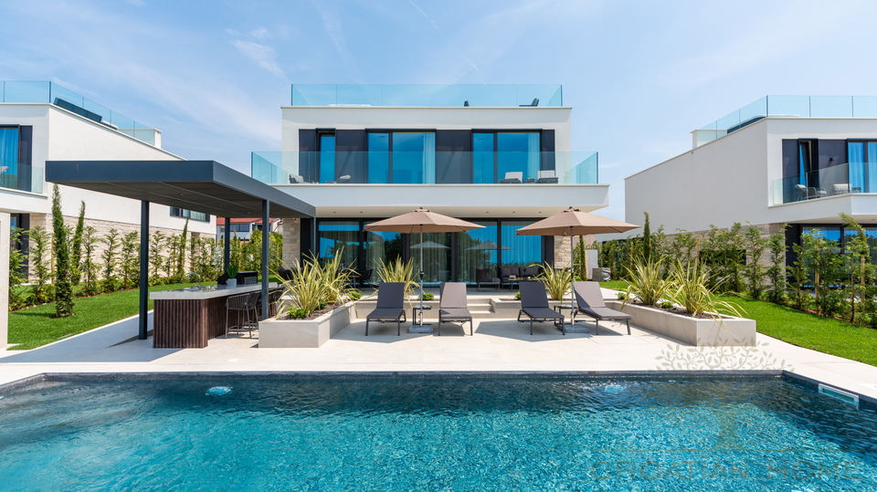 House&comma; 270 m2&comma; For Sale&comma; Pore&ccaron;