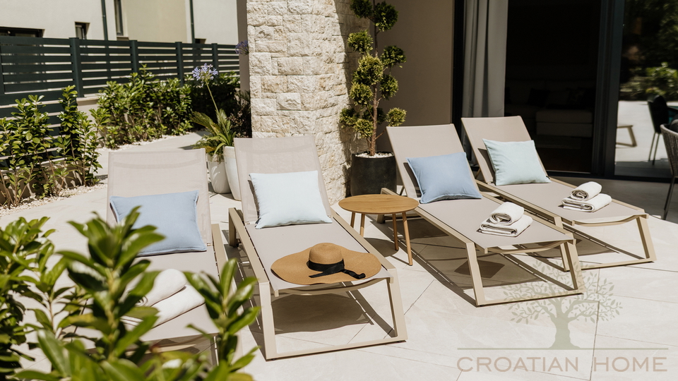 Medirrane Neubau Villa mit beheiztem Pool und nur 700 m vom Meer entfernt und Marina - Nettopreis 680&period;000 Euro&excl;