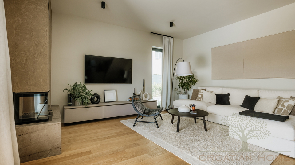 Medirrane Neubau Villa mit beheiztem Pool und nur 700 m vom Meer entfernt und Marina - Nettopreis 680&period;000 Euro&excl;