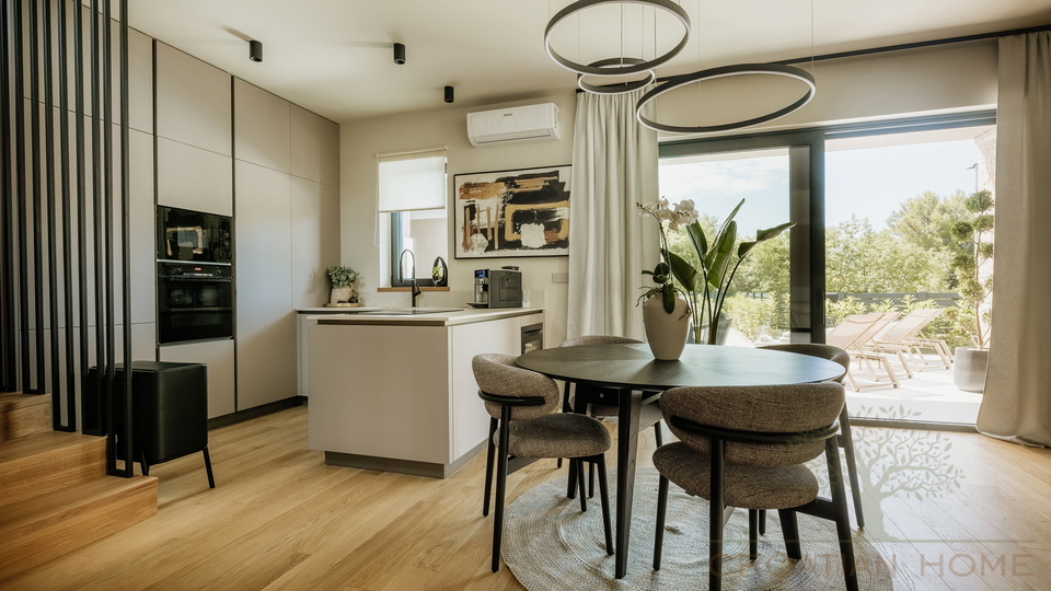 Medirrane Neubau Villa mit beheiztem Pool und nur 700 m vom Meer entfernt und Marina - Nettopreis 680&period;000 Euro&excl;