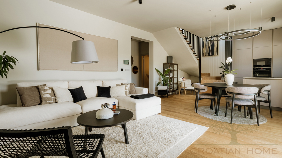 Medirrane Neubau Villa mit beheiztem Pool und nur 700 m vom Meer entfernt und Marina - Nettopreis 680&period;000 Euro&excl;