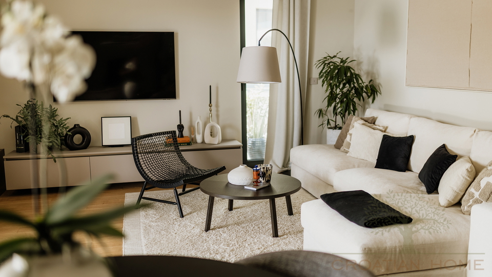 Medirrane Neubau Villa mit beheiztem Pool und nur 700 m vom Meer entfernt und Marina - Nettopreis 680&period;000 Euro&excl;
