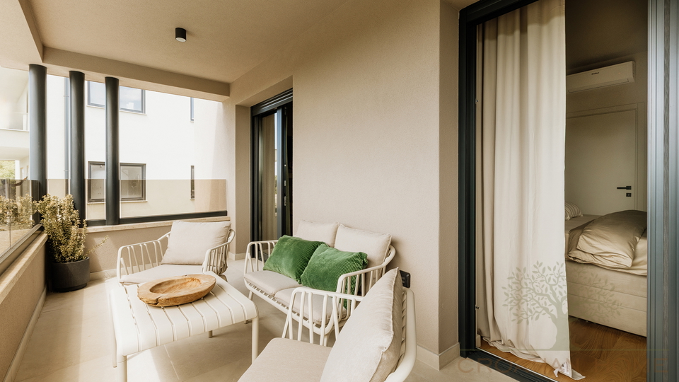 Medirrane Neubau Villa mit beheiztem Pool und nur 700 m vom Meer entfernt und Marina - Nettopreis 680&period;000 Euro&excl;