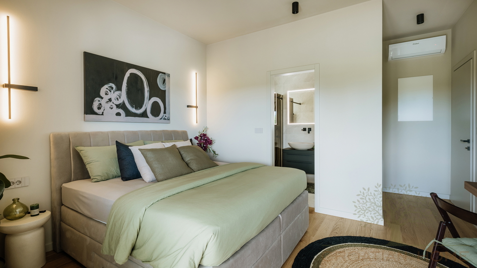 Medirrane Neubau Villa mit beheiztem Pool und nur 700 m vom Meer entfernt und Marina - Nettopreis 680&period;000 Euro&excl;