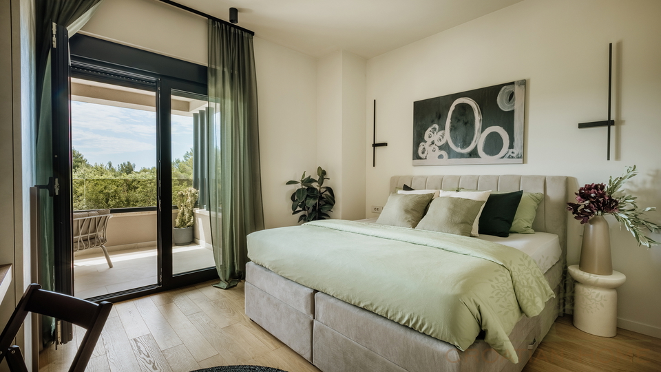 Medirrane Neubau Villa mit beheiztem Pool und nur 700 m vom Meer entfernt und Marina - Nettopreis 680&period;000 Euro&excl;