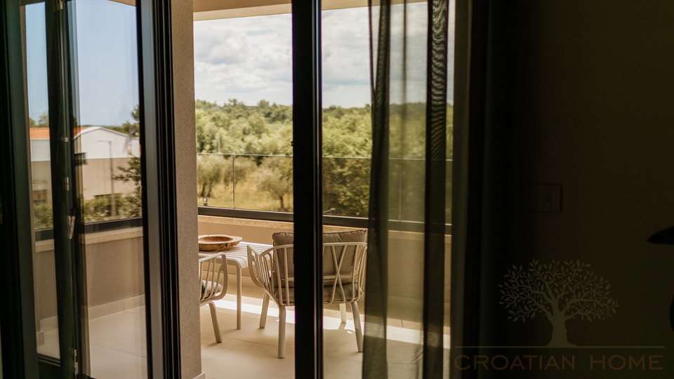 Medirrane Neubau Villa mit beheiztem Pool und nur 700 m vom Meer entfernt und Marina - Nettopreis 680&period;000 Euro&excl;