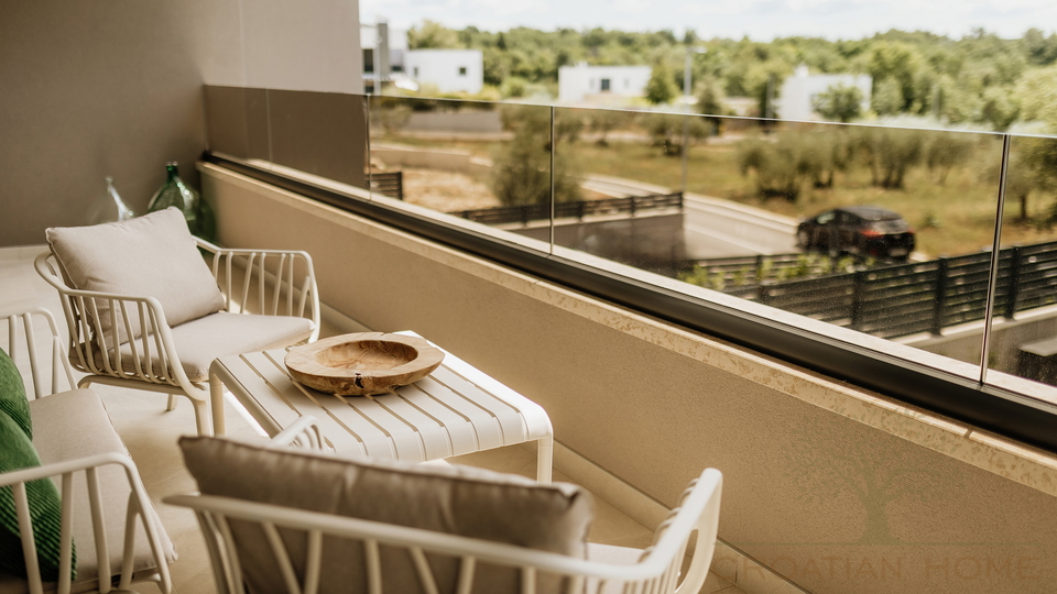 Medirrane Neubau Villa mit beheiztem Pool und nur 700 m vom Meer entfernt und Marina - Nettopreis 680&period;000 Euro&excl;