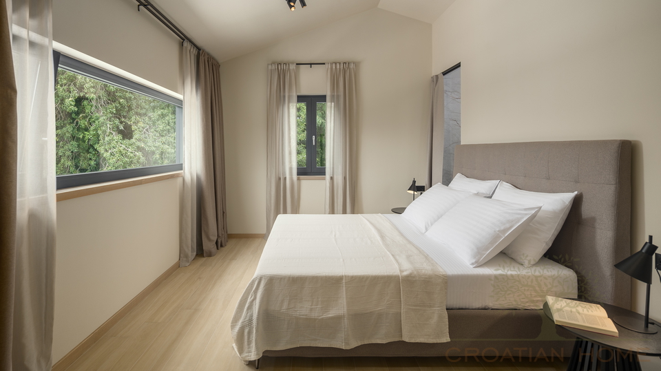 Komplett ausgesattete Villa mit Pool in Porec nahe zum sch&ouml;nsten Strand der Stadt