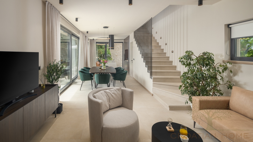 Komplett ausgesattete Villa mit Pool in Porec nahe zum sch&ouml;nsten Strand der Stadt