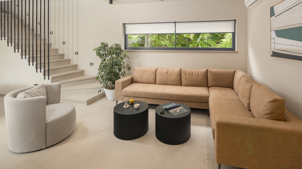 Komplett ausgesattete Villa mit Pool in Porec nahe zum sch&ouml;nsten Strand der Stadt