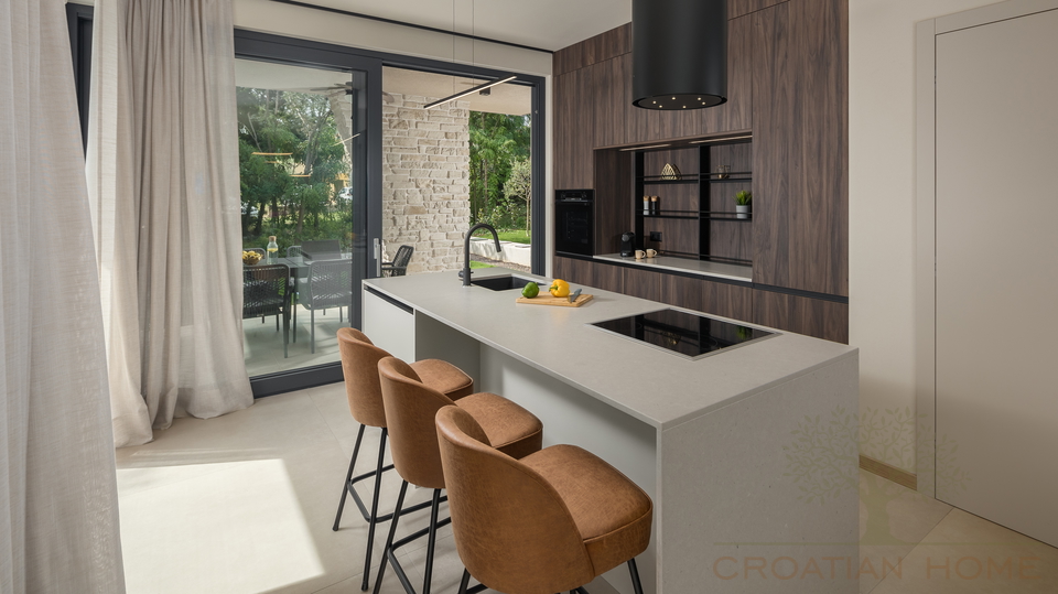 Komplett ausgesattete Villa mit Pool in Porec nahe zum sch&ouml;nsten Strand der Stadt