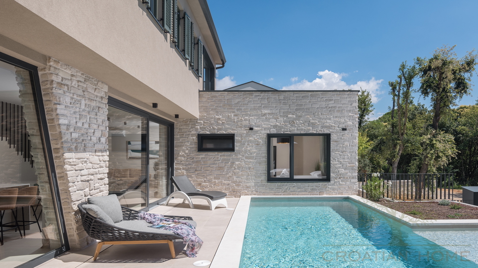 Komplett ausgesattete Villa mit Pool in Porec nahe zum sch&ouml;nsten Strand der Stadt