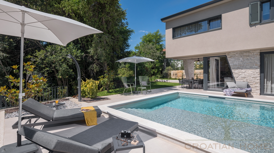 Komplett ausgesattete Villa mit Pool in Porec nahe zum sch&ouml;nsten Strand der Stadt